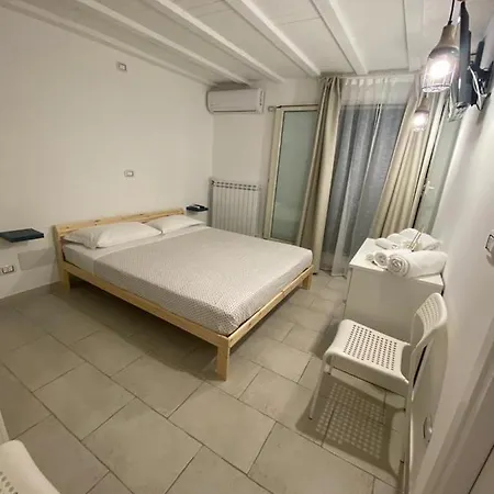 Fiori Catene Tra Le Torri *