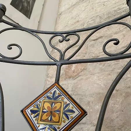 Fiori Catene Tra Le Torri Conversano