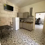 Fiori Catene Tra Le Torri Conversano