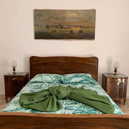 Fiori Catene Tra Le Torri Conversano