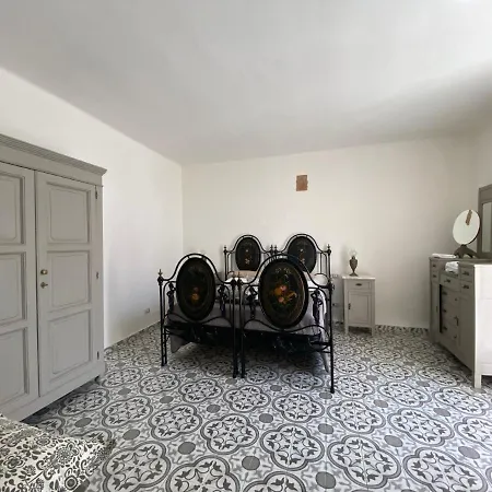 Fiori Catene Tra Le Torri