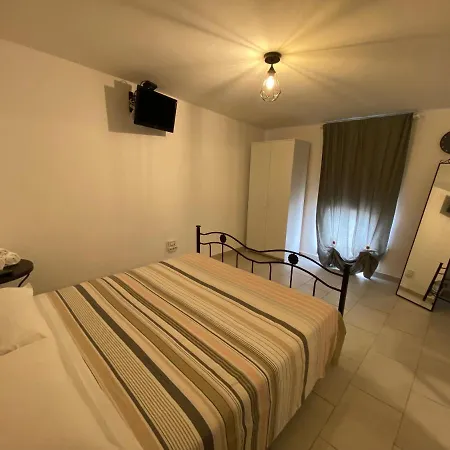 Daire Fiori Catene Tra Le Torri *