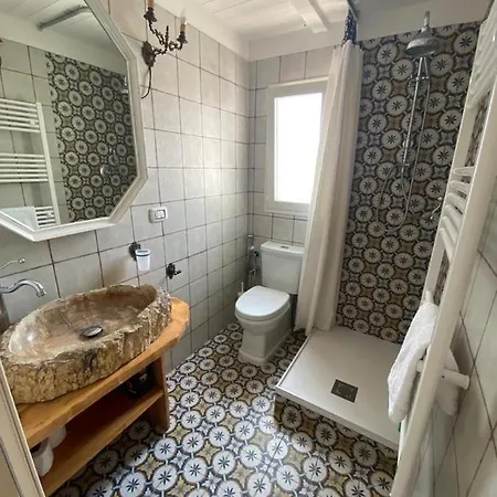 Fiori Catene Tra Le Torri * Conversano