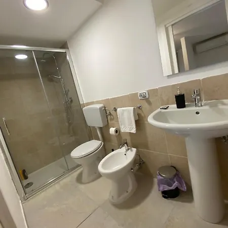 Fiori Catene Tra Le Torri Daire *