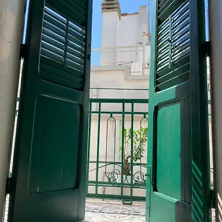 Fiori Catene Tra Le Torri Conversano