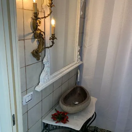 Daire Fiori Catene Tra Le Torri *