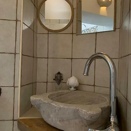 Fiori Catene Tra Le Torri * Conversano