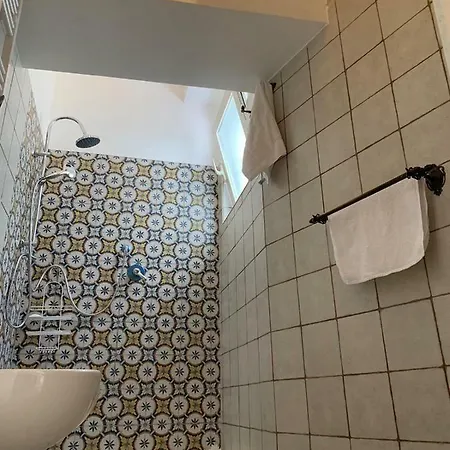 Fiori Catene Tra Le Torri Daire *