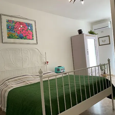 Daire Fiori Catene Tra Le Torri