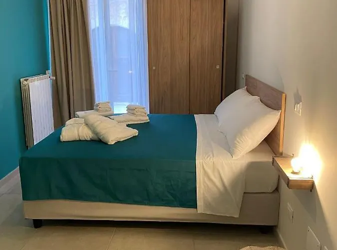 Fiori Catene Tra Le Torri Conversano