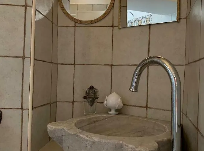 Fiori Catene Tra Le Torri * Conversano